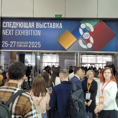 حضور انتشارات جنگل در نمایشگاه لوازم تحریر و تجهیزات اداری مسکو